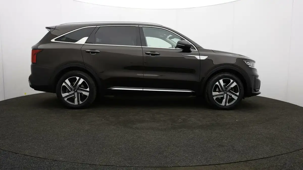 2022-kia-sorento-16-t-gdi-3-226bhp-hev-big-40