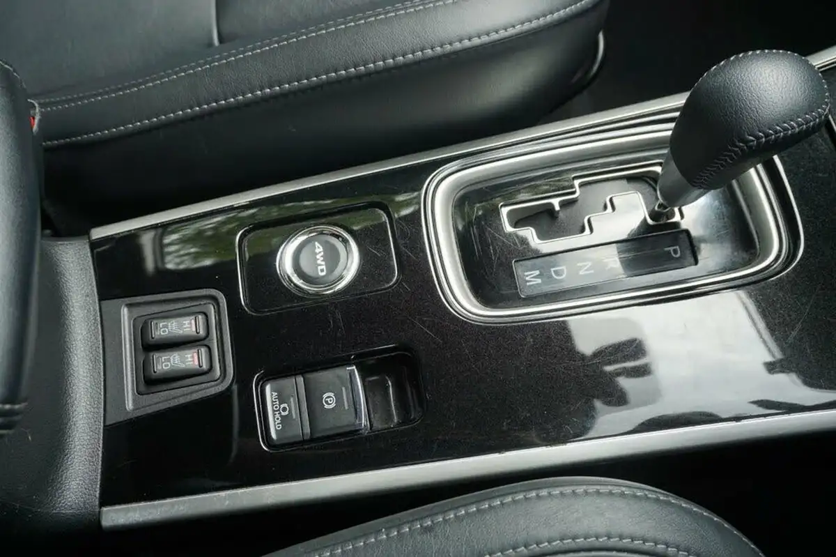 2020-mitsubishi-outlander-20-exceed-big-22