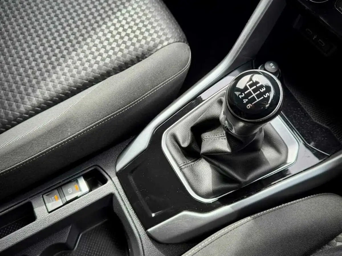 2021-volkswagen-t-roc-10-tsi-active-hatchback-5d-big-31