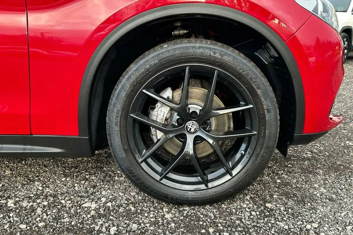 2020-alfa-romeo-stelvio-20-nero-edizione-big-16