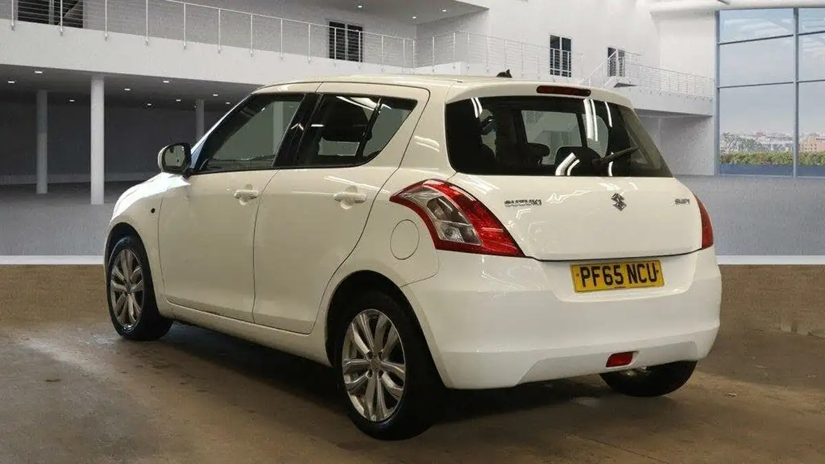 2015-suzuki-swift-12-sz3-5d-big-7