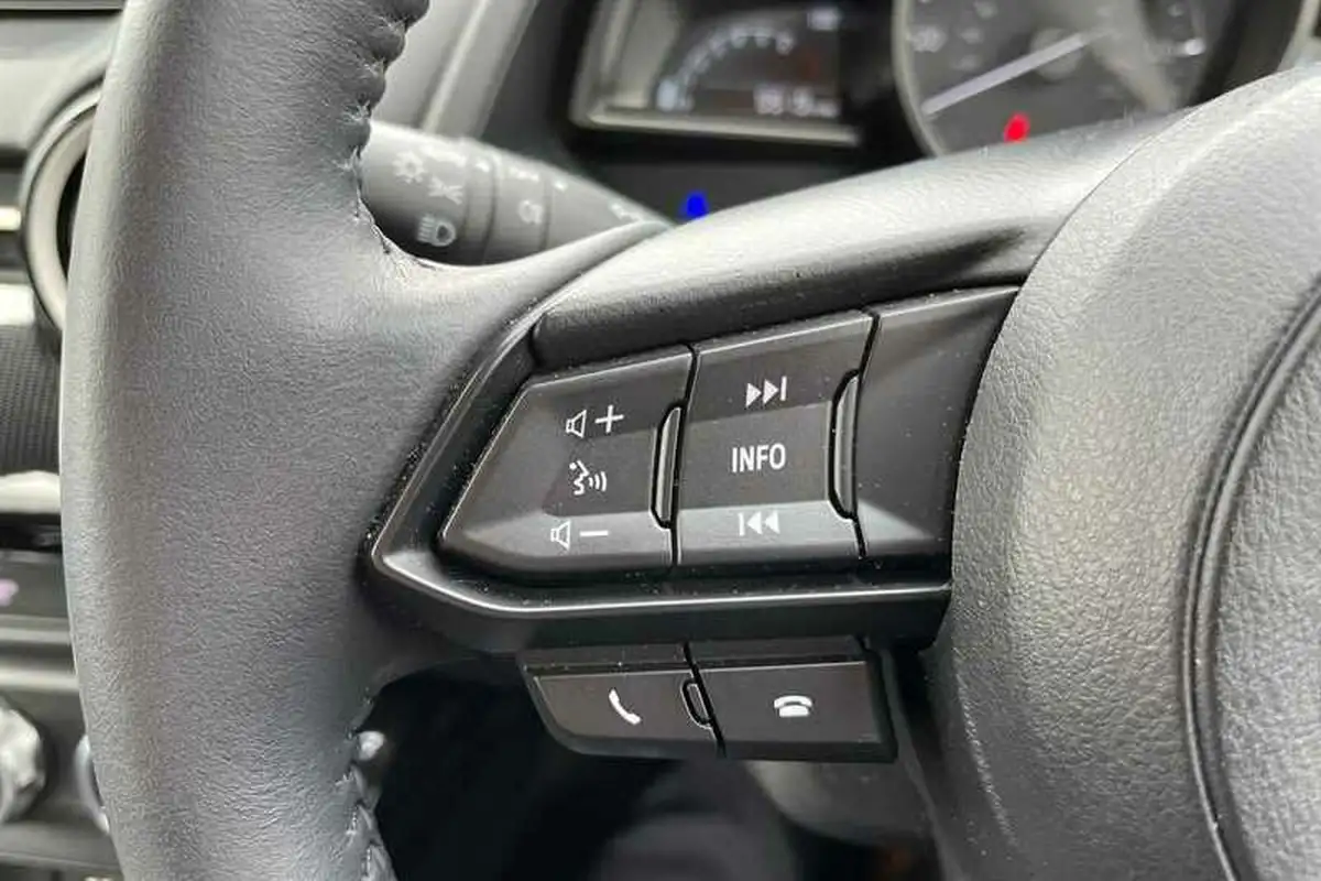 2023-mazda-mazda2-15-e-skyactiv-g-centre-line-big-20