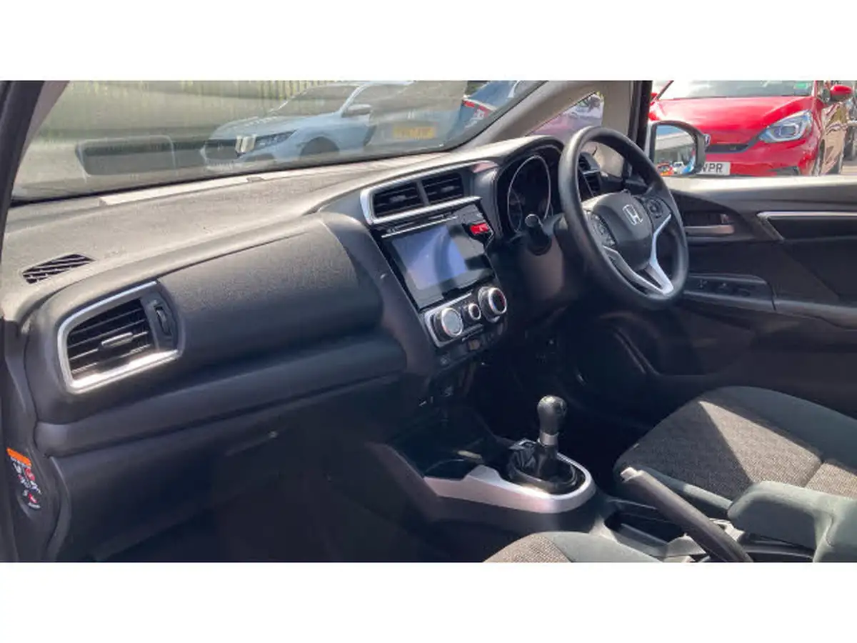2015-honda-jazz-13-i-vtec-se-big-8