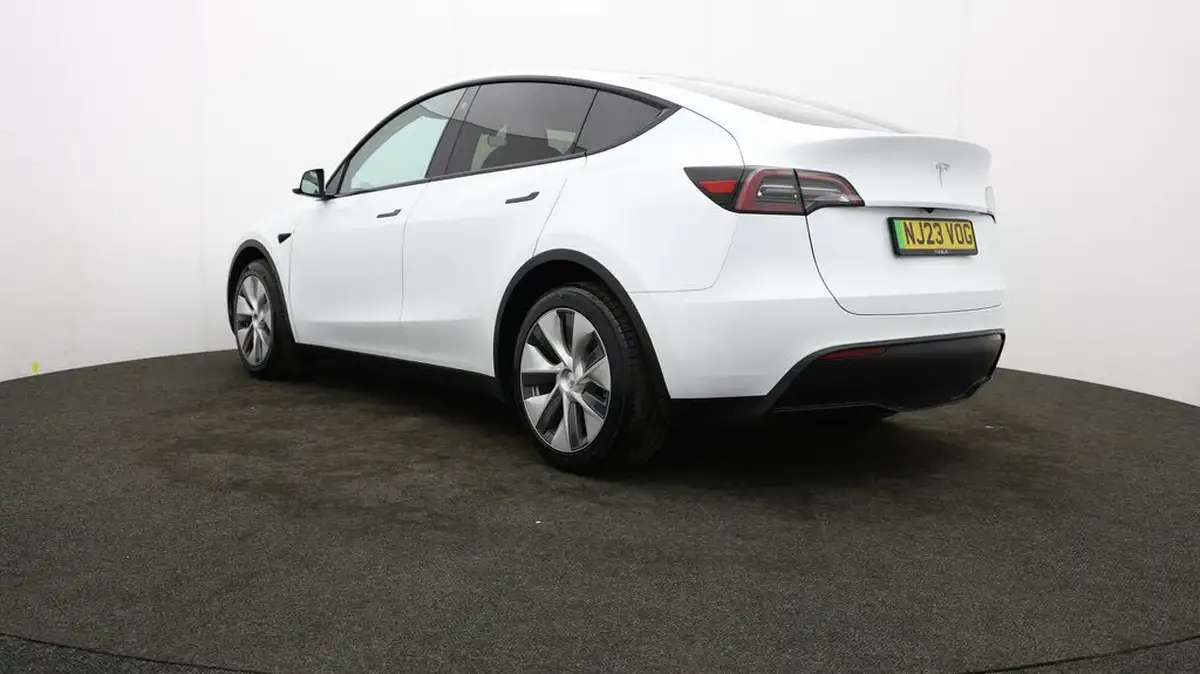 2023-tesla-model-y-e-rwd-big-4