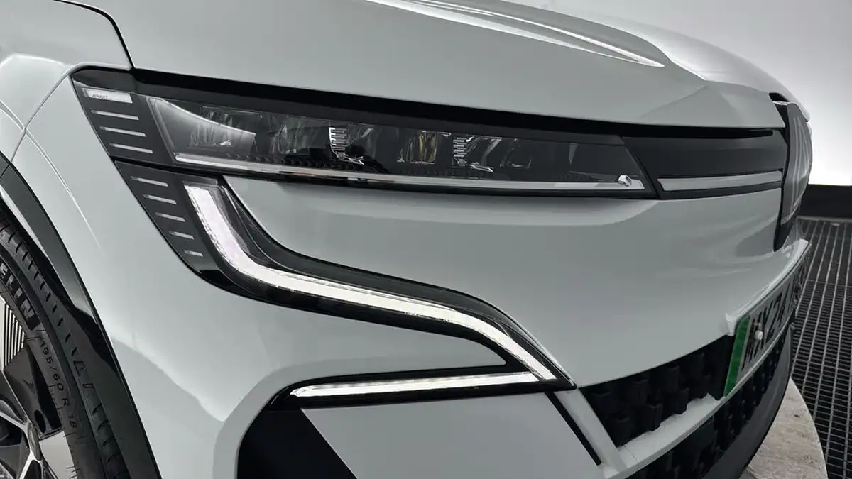 2024-renault-megane-e-tech-e-equilibre-big-26