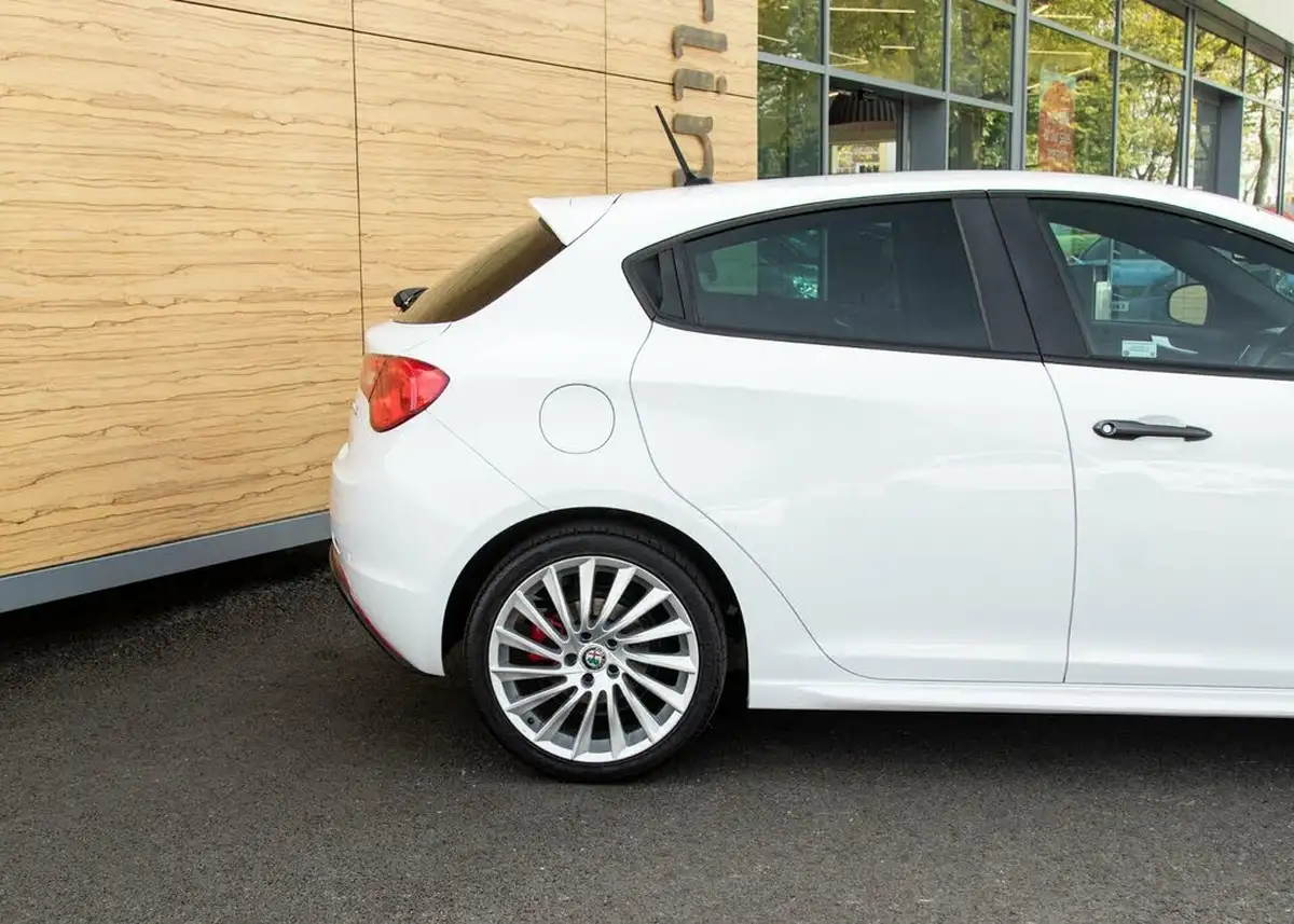2016-alfa-romeo-giulietta-14-tb-multiair-speciale-big-7
