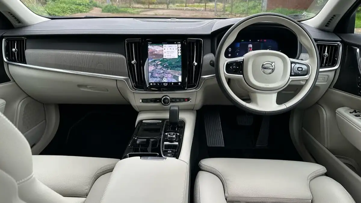 2025-volvo-v90-20-t6-plus-345bhp-dark-big-19
