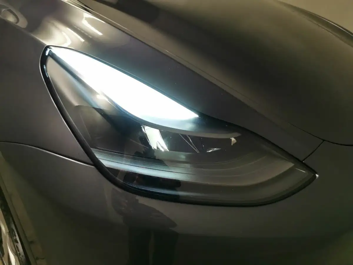 2022-tesla-model-y-e-long-range-big-31