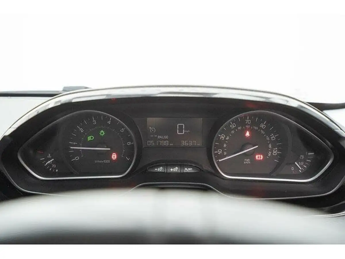 2016-peugeot-208-12-puretech-gt-line-5d-big-29