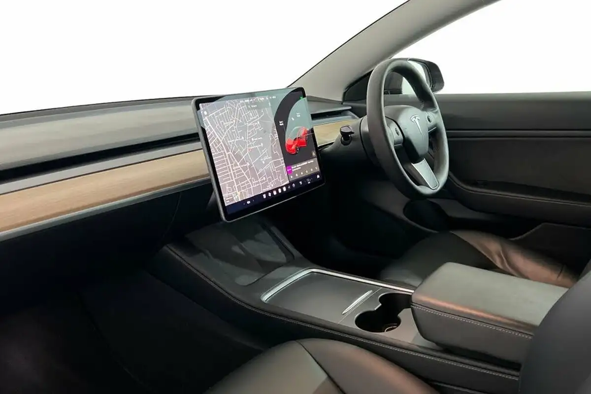 2020-tesla-model-3-e-long-range-big-10