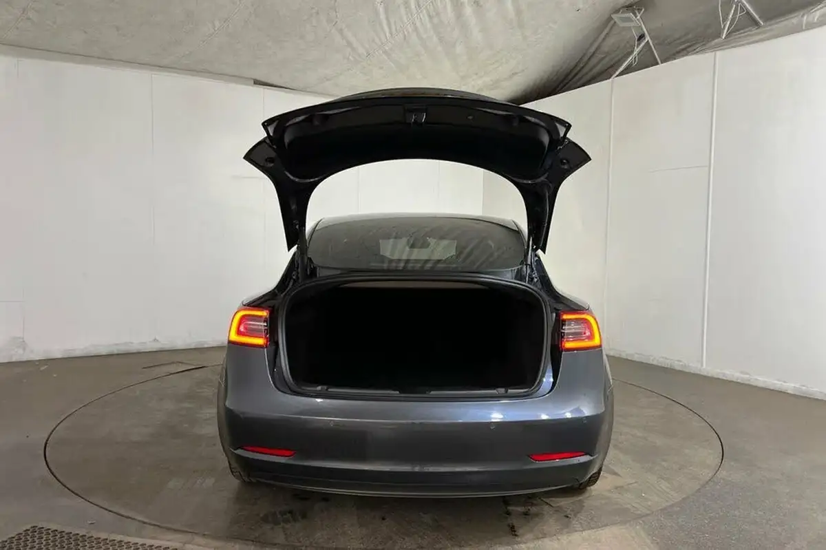 2020-tesla-model-3-e-long-range-big-38
