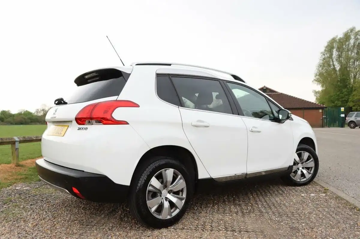 2015-peugeot-2008-crossover-12-puretech-allure-82bhp-big-7