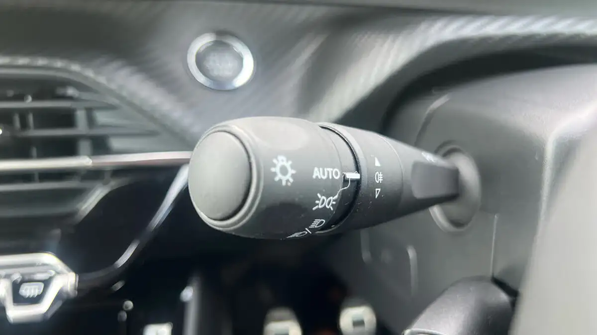 2023-peugeot-2008-suv-12-puretech-allure-premium-100bhp-big-26
