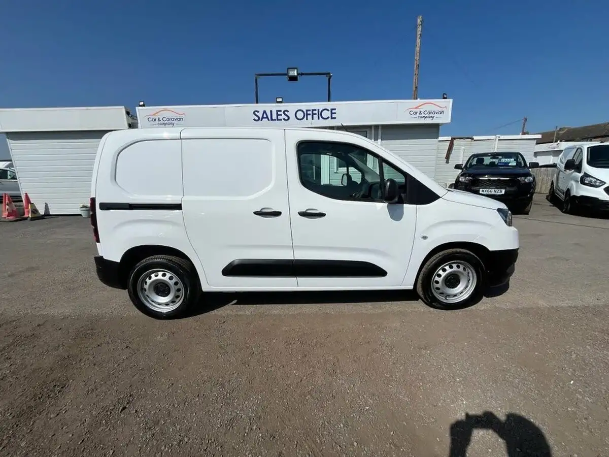 2022-toyota-proace-city-15d-active-big-7