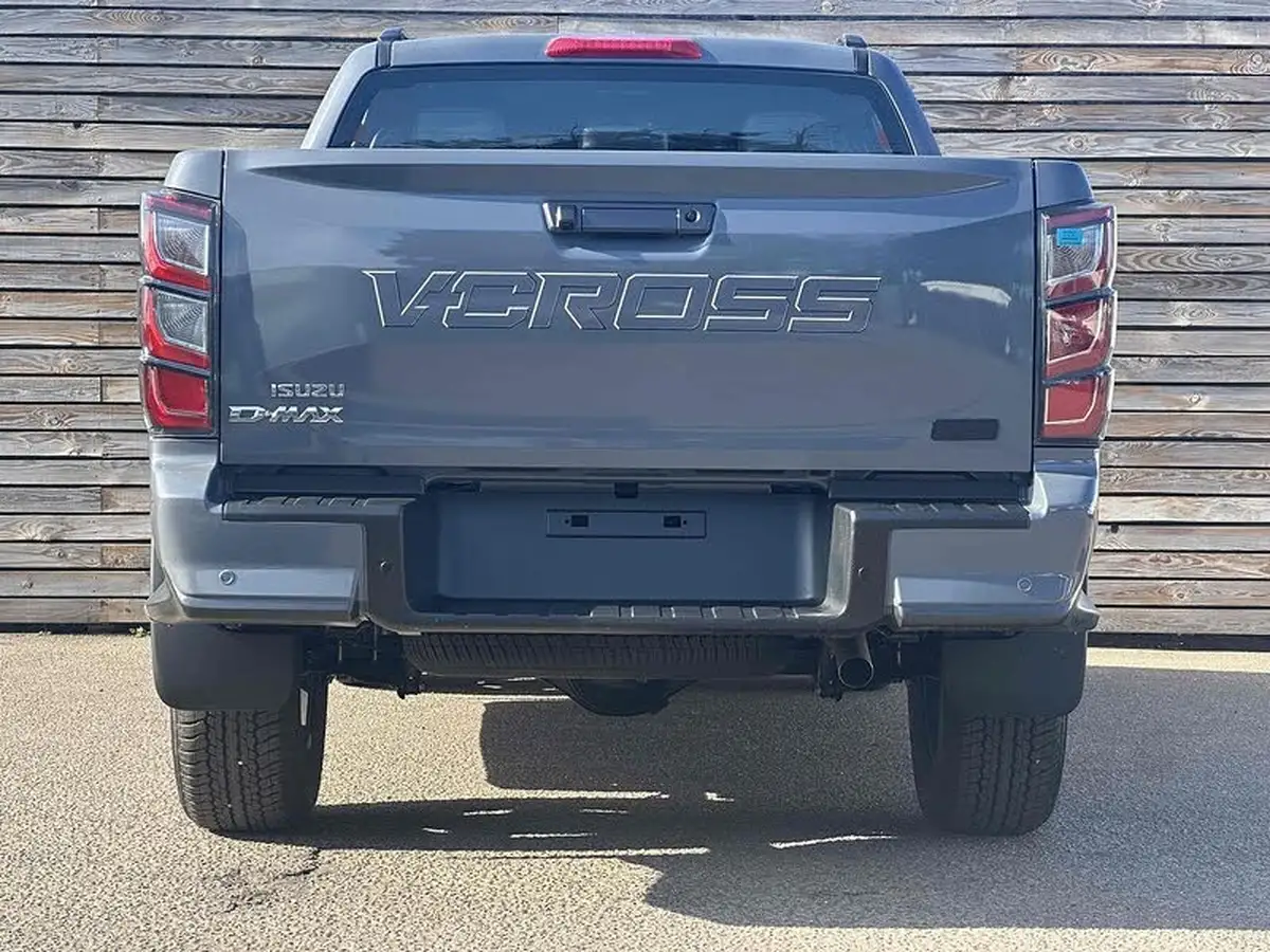 2025-isuzu-d-max-19td-v-cross-steel-edition-auto-big-28