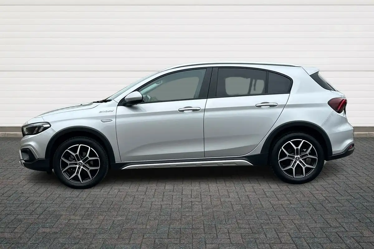 2022-fiat-tipo-10-cross-big-13