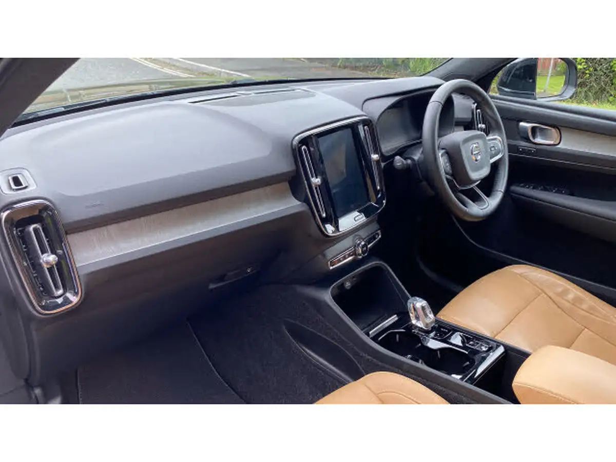 2020-volvo-xc40-20-b4-inscription-big-3