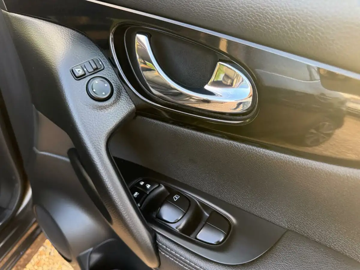 2015-nissan-qashqai-16-tekna-big-25