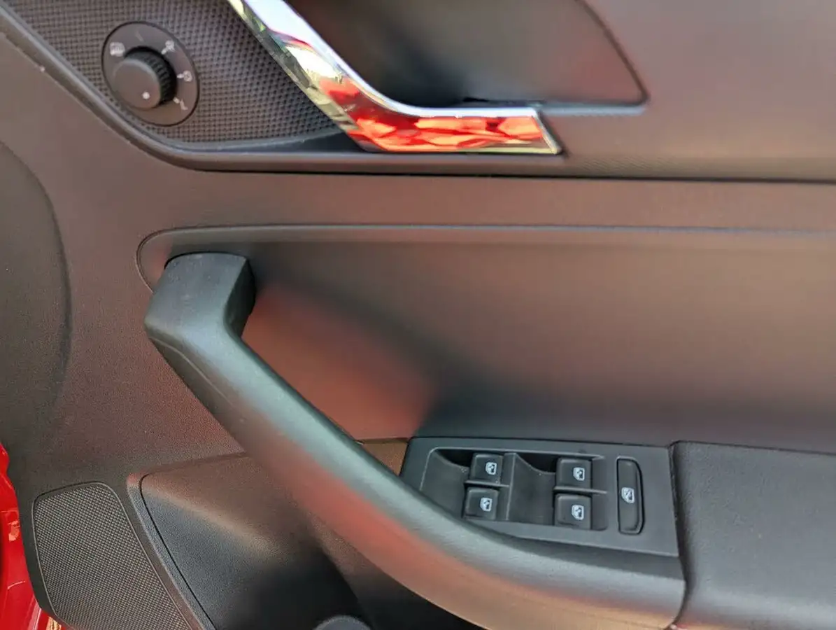 2017-skoda-rapid-12-tsi-sport-big-31