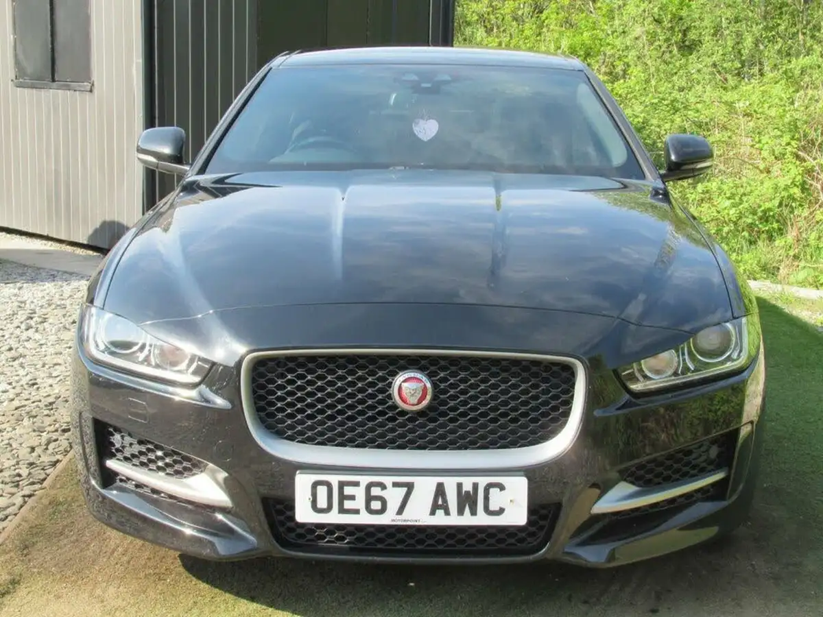2017-jaguar-xe-20d-r-sport-180ps-awd-ss-1999cc-auto-big-9