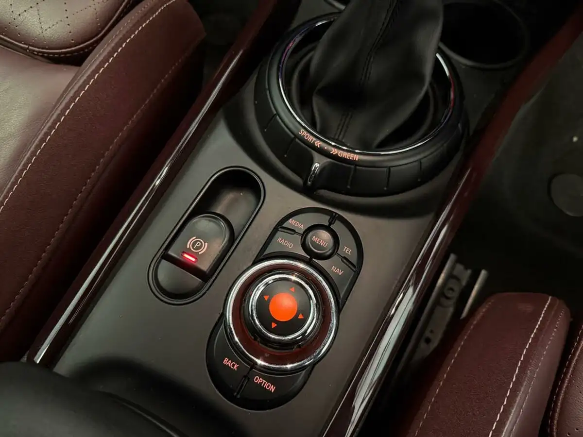 2015-mini-clubman-15-cooper-auto-big-34