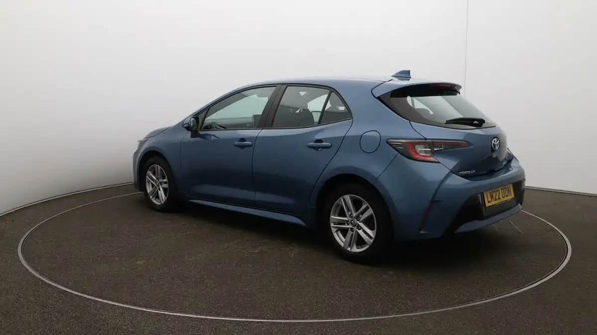 2022-toyota-corolla-18-vvt-i-icon-120bhp-trk-hatchback-5d-big-5