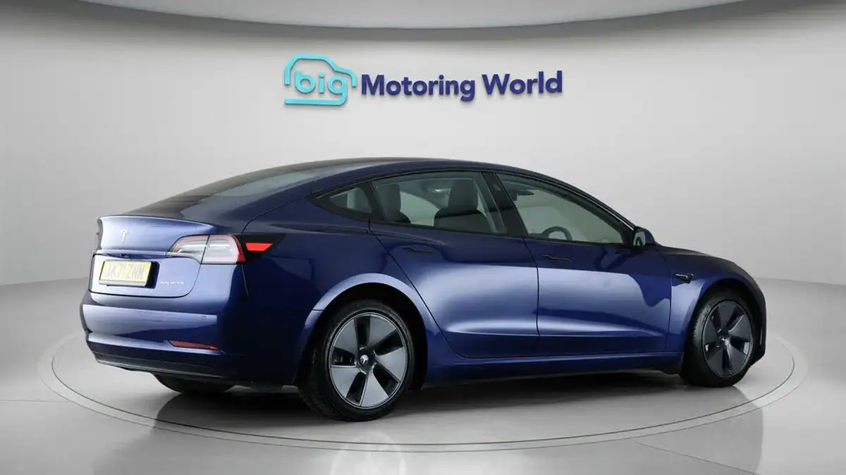 2021-tesla-model-3-e-long-range-awd-big-7
