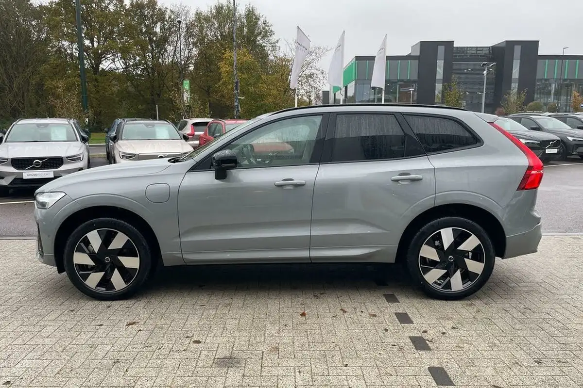 2024-volvo-xc60-20-t8-ultra-dark-big-9