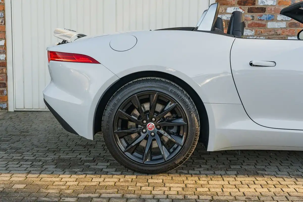 2015-jaguar-f-type-30-convertible-quickshift-big-26