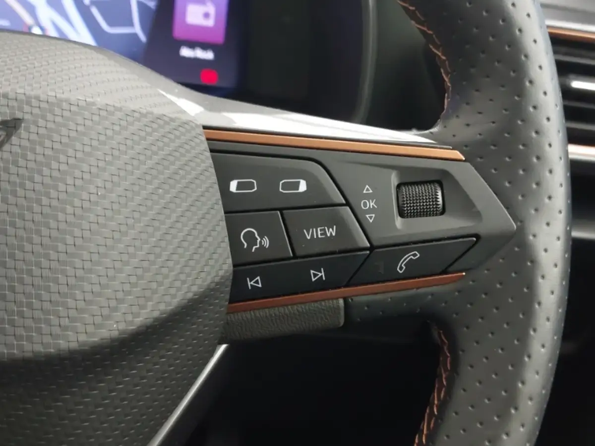2021-renault-trafic-20dci-sl28-energy-145-black-edition-non-nav-big-16