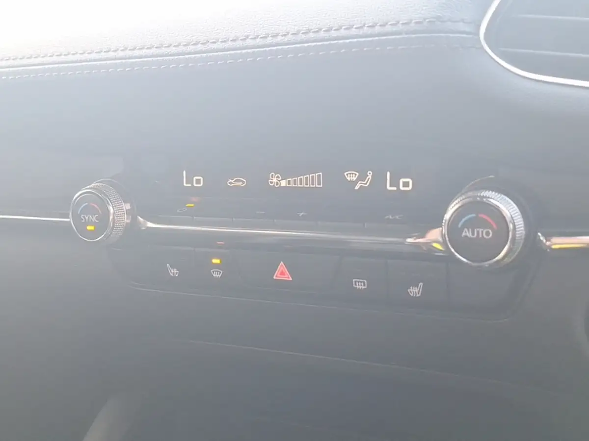 2022-mazda-mazda3-20-se-l-lux-122ps-hatchback-5d-auto-big-12