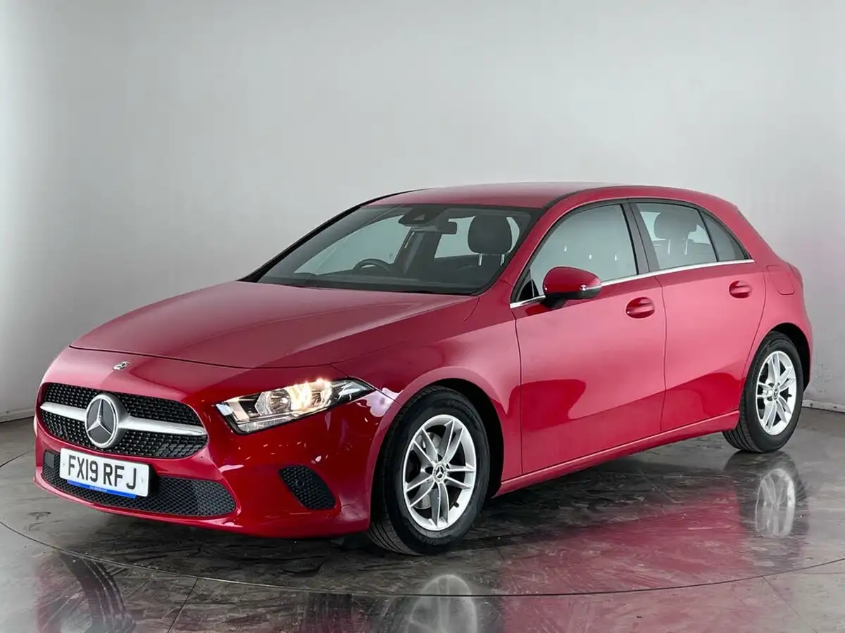 2019-mercedes-benz-a-class-13-a180-se-executive-7g-dct-big-3