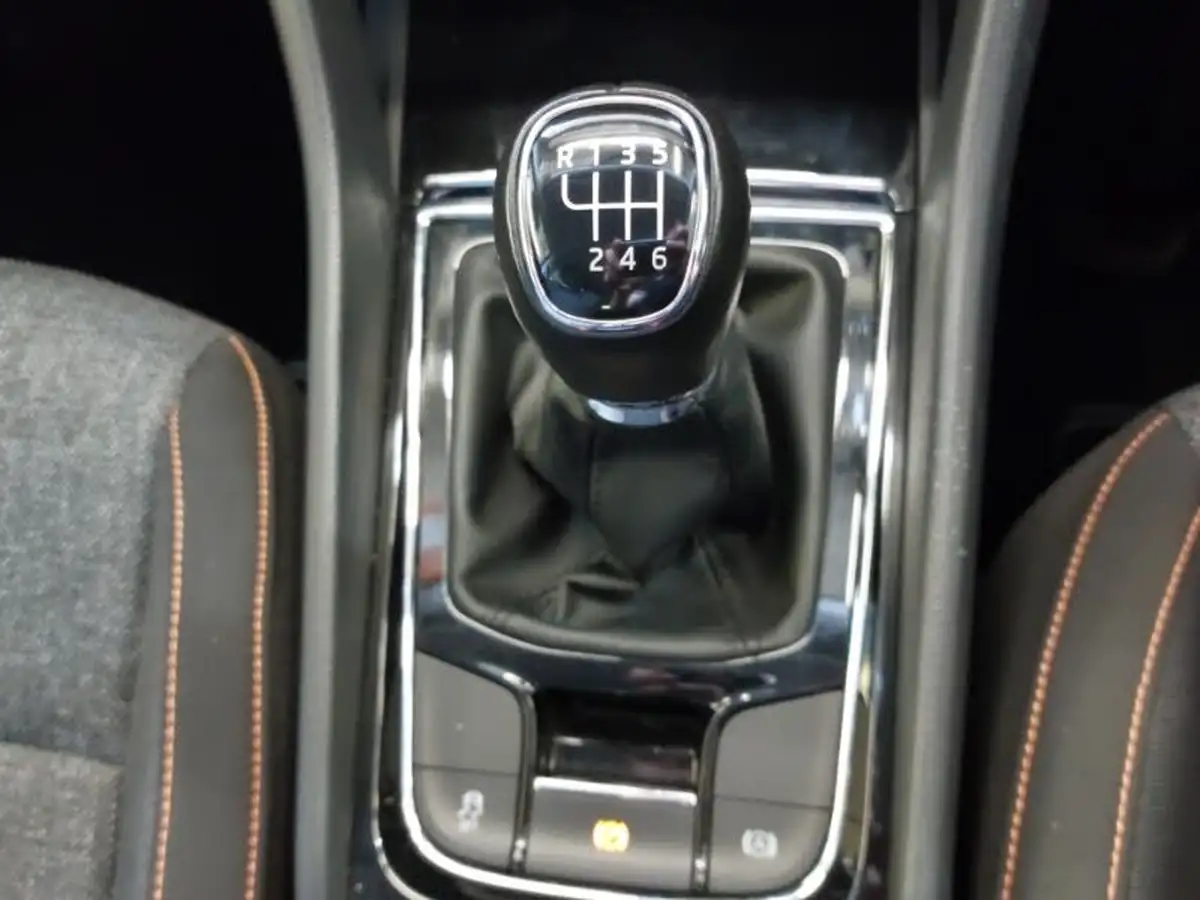 2022-skoda-karoq-15-tsi-se-drive-big-18