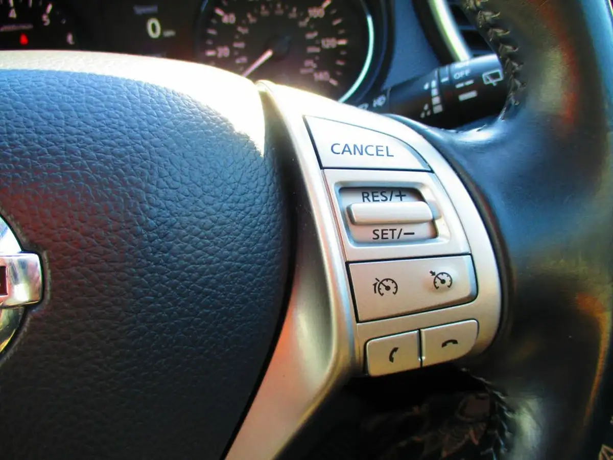 2015-nissan-qashqai-12-tekna-big-17