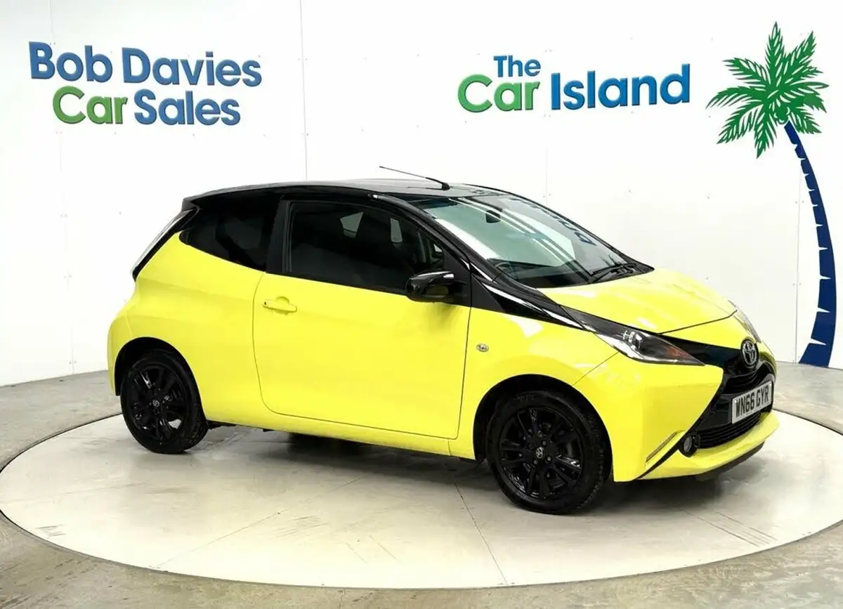 2016-toyota-aygo-10-vvt-i-x-cite-3-bi-tone-yellow-3d-big-10