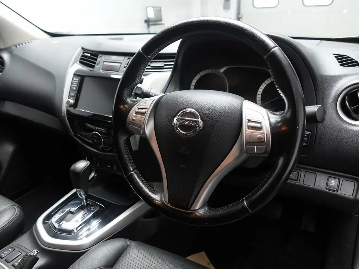 2021-nissan-navara-23dci-tt-tekna-8-navileather-auto-big-17