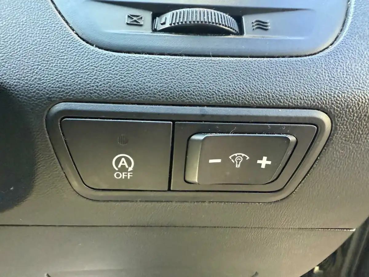 2015-hyundai-ix35-16-se-blue-drive-isg-big-15