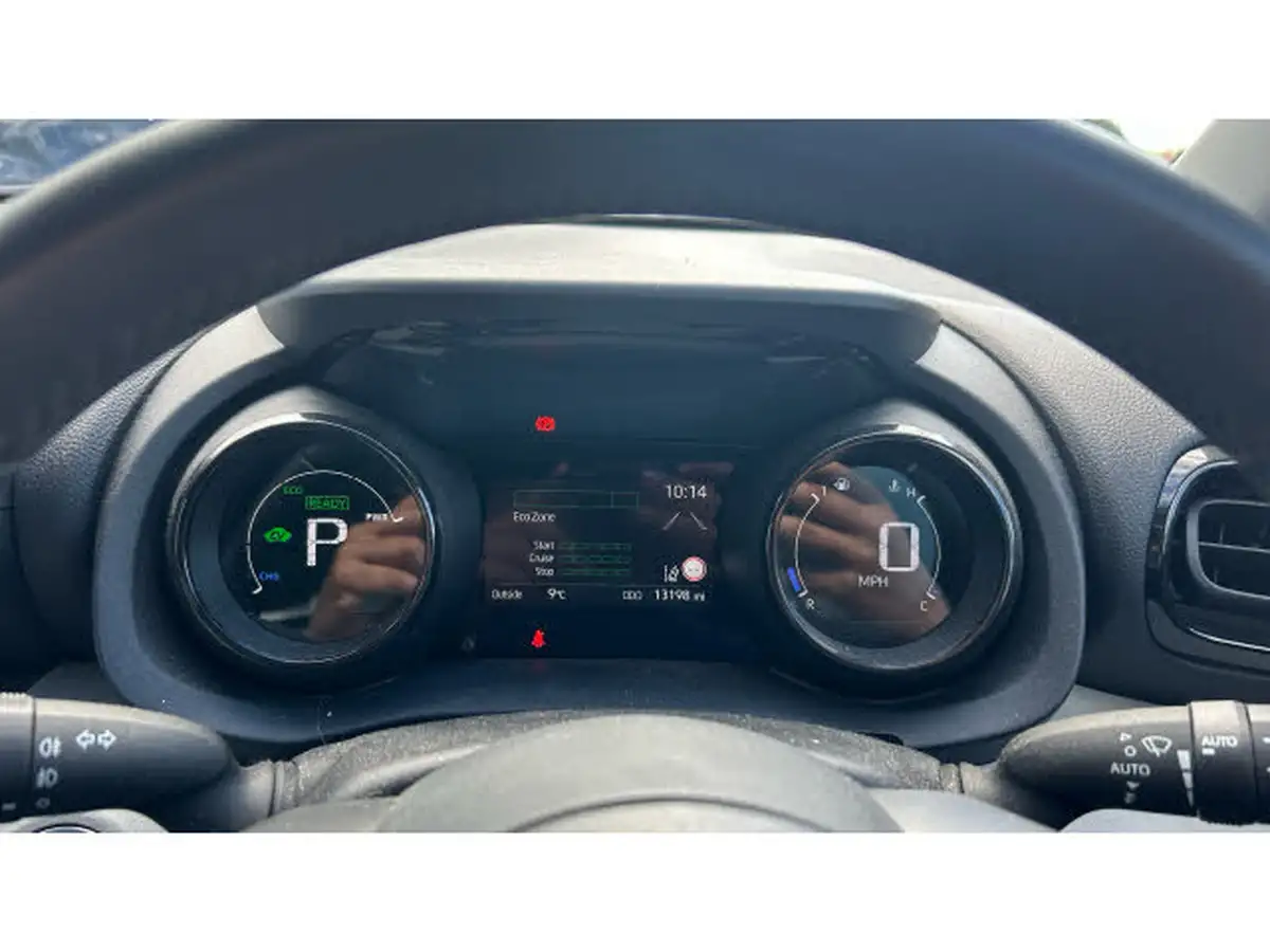 2022-toyota-yaris-15-vvt-i-excel-big-8