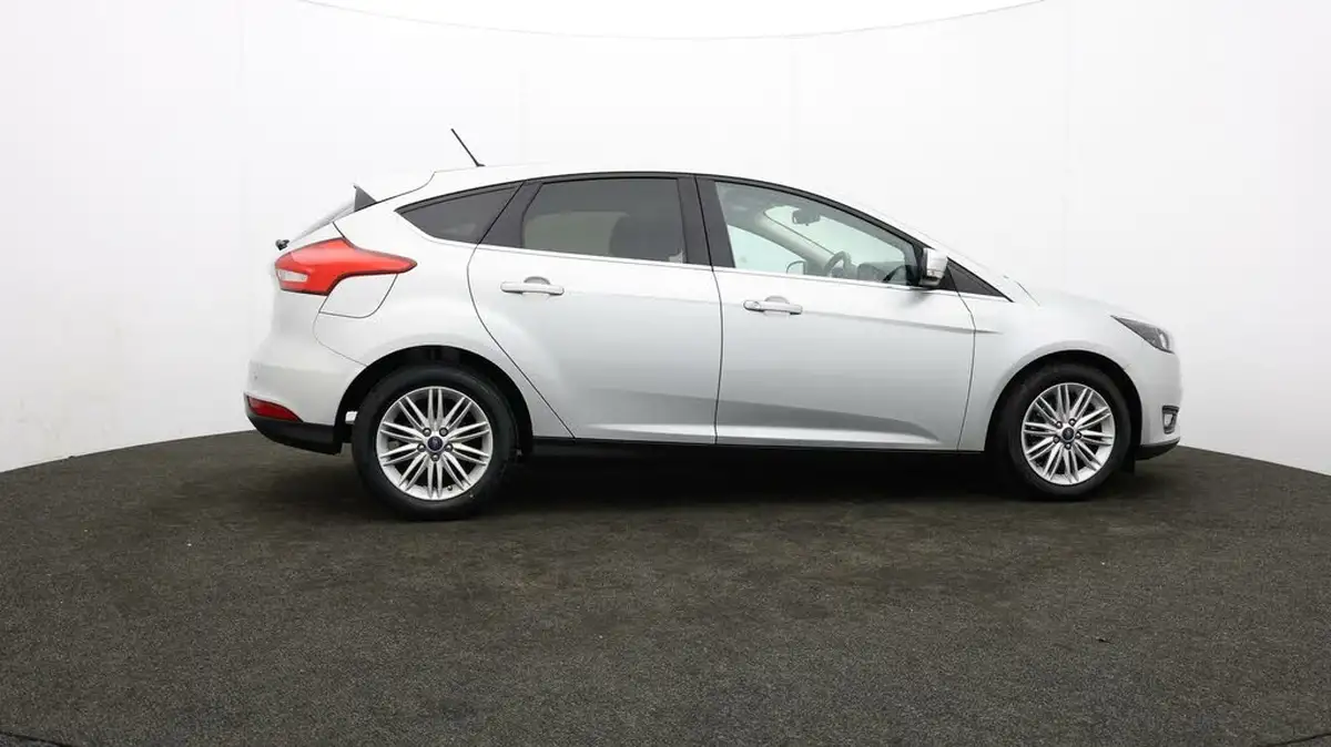2018-ford-focus-10t-zetec-edition-125ps-hatchback-auto-big-21