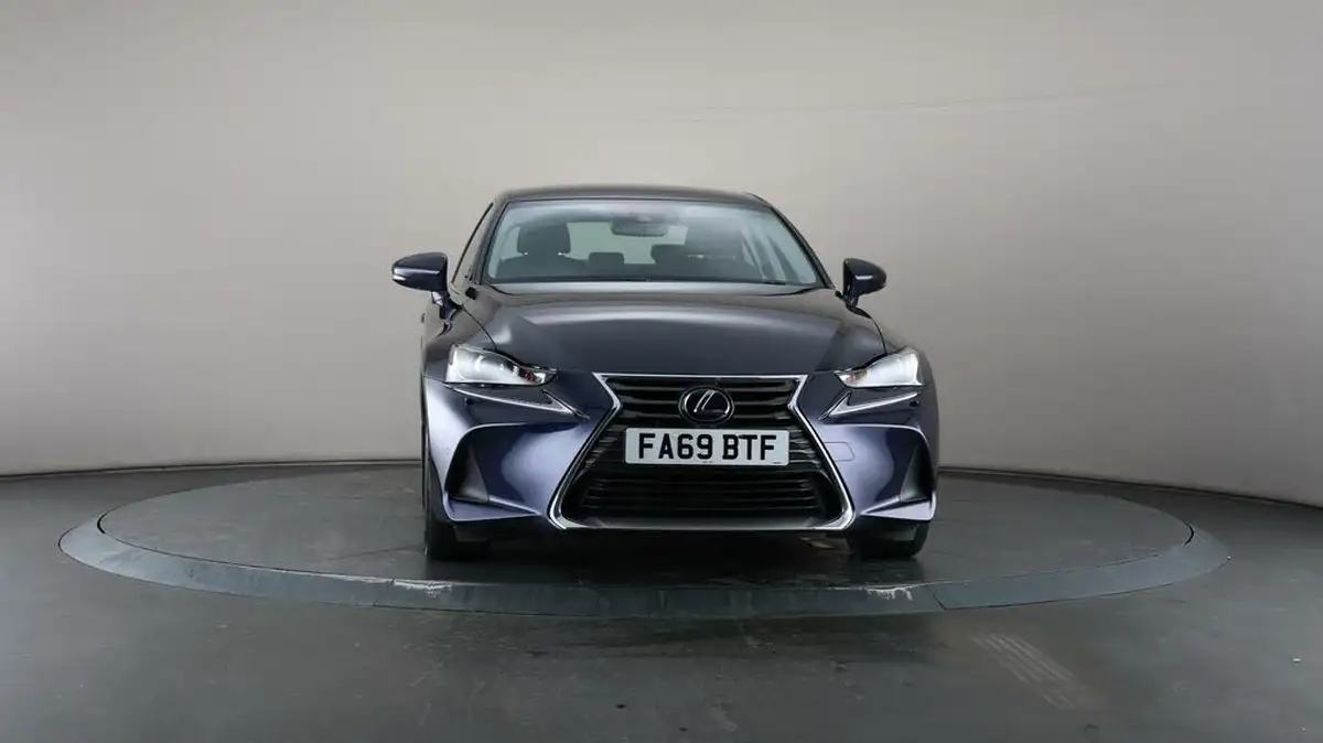 2019-lexus-is-300h-25-is-big-40