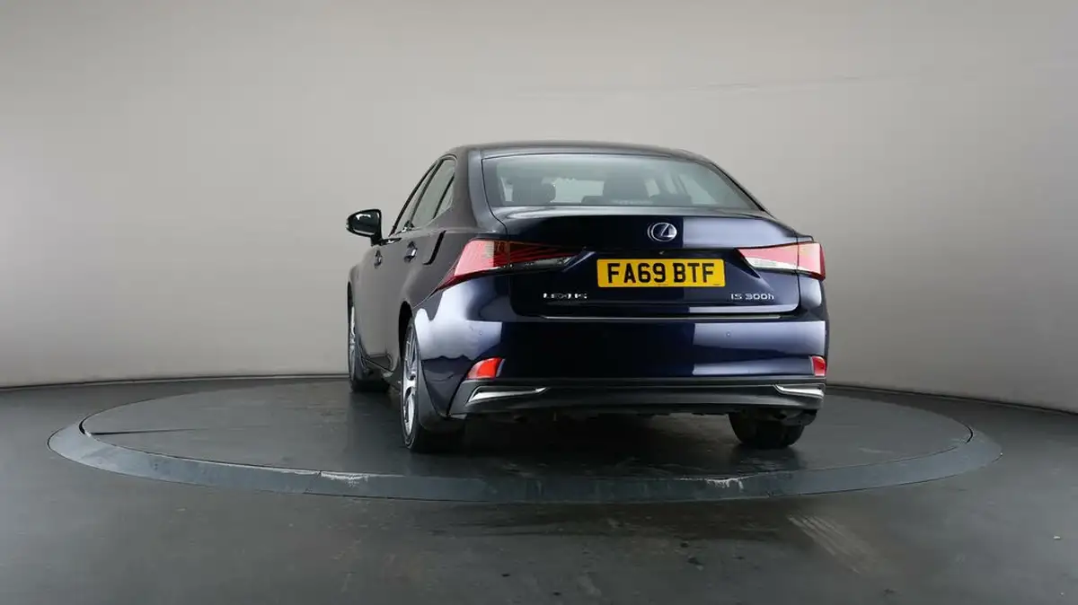 2019-lexus-is-300h-25-is-big-36