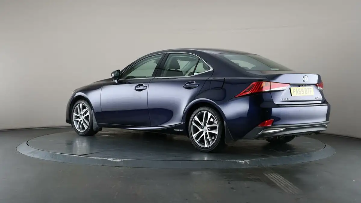 2019-lexus-is-300h-25-is-big-64