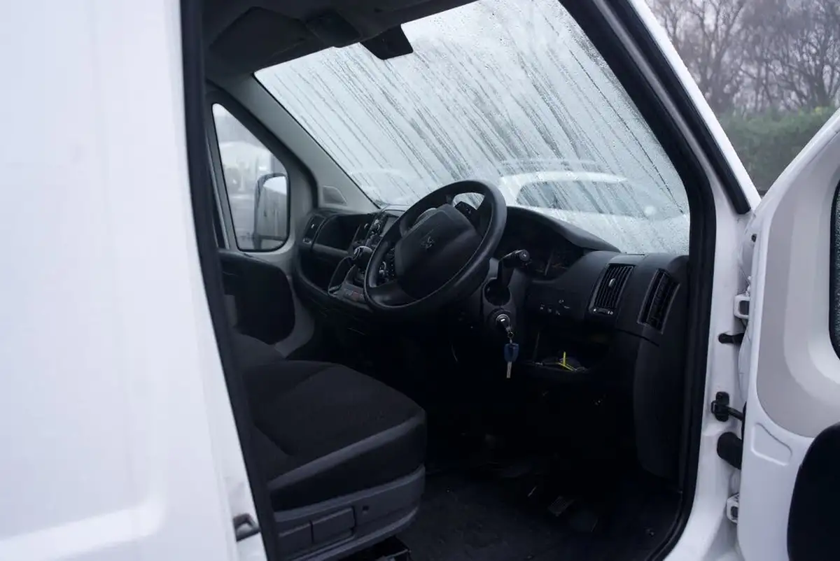 2019-peugeot-boxer-22-bluehdi-professional-335-l3-h2-panel-big-16