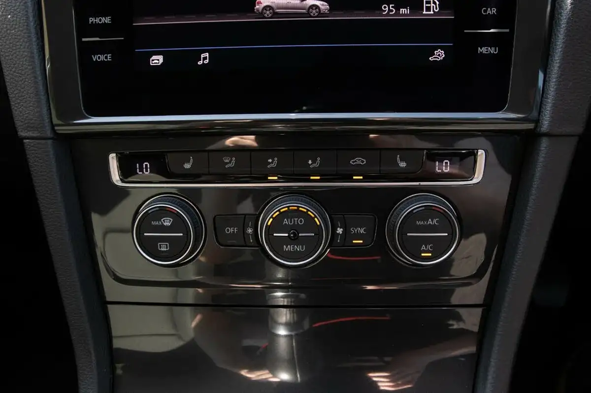2020-volkswagen-golf-15-tsi-match-edition-150ps-hatchback-big-33