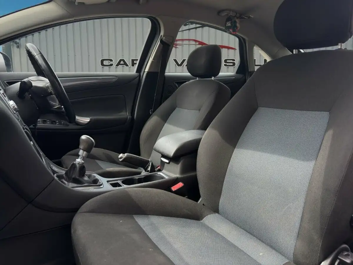 2012-ford-mondeo-20tdci-edge-140-hatchback-big-29