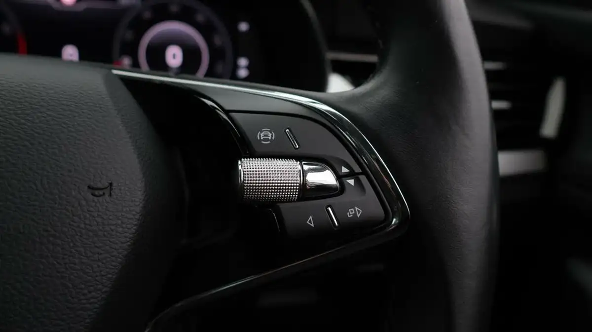 2021-skoda-kamiq-10-tsi-se-l-109ps-dsg-big-25