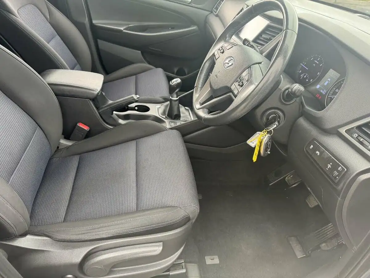 2017-hyundai-tucson-17crdi-blue-drive-se-nav-116ps-big-11
