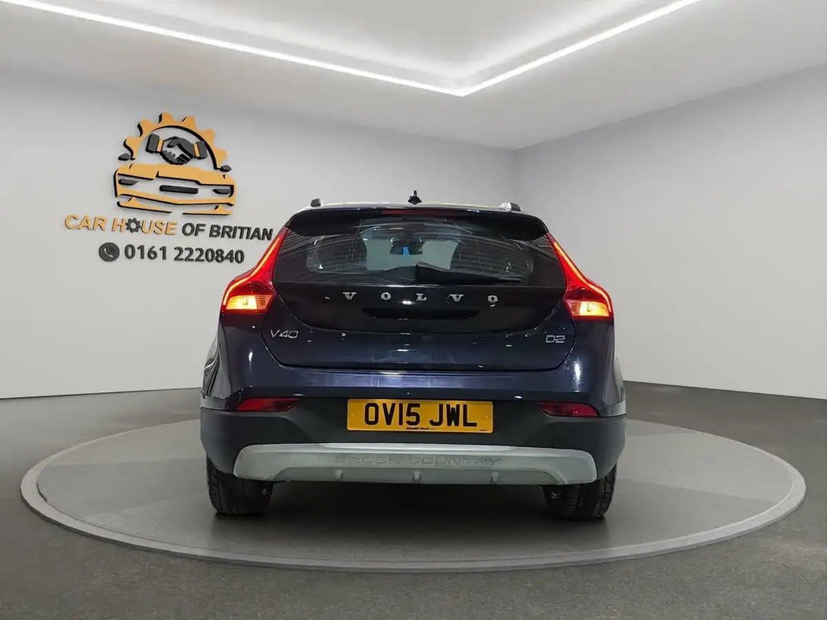 2015-volvo-v40-16td-d2-cross-country-lux-powershift-big-5