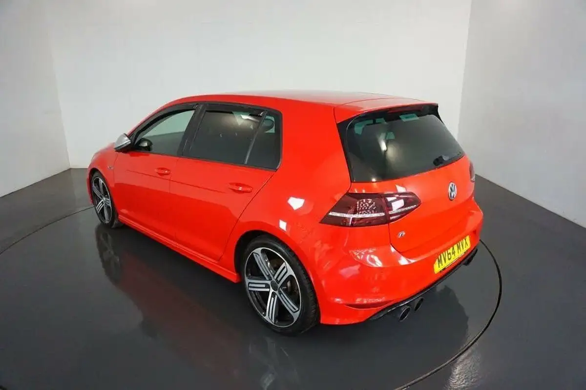 2014-volkswagen-golf-20-tsi-r-5d-big-5