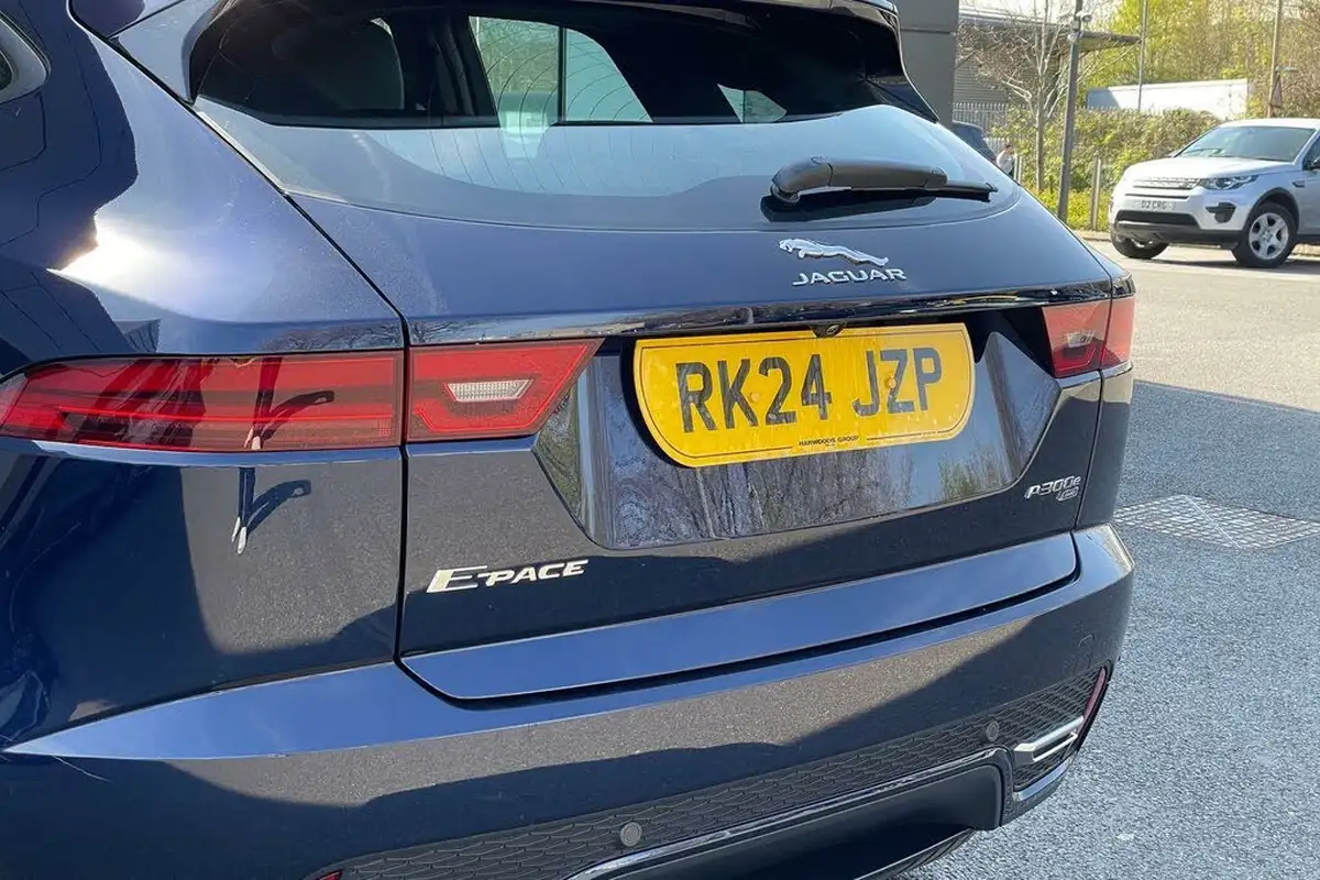 2023-jaguar-e-pace-15-p300e-r-dynamic-se-big-43